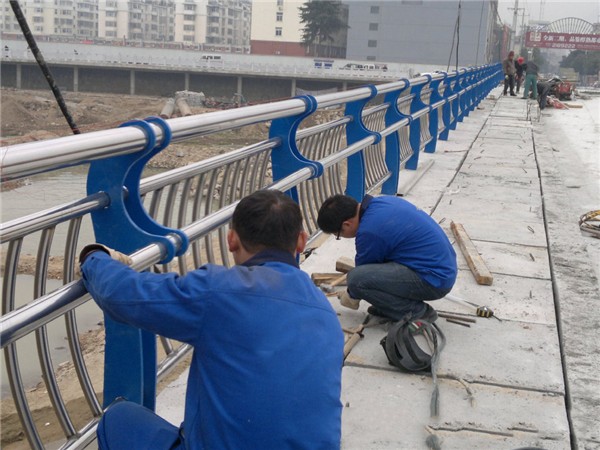 铜陵不锈钢桥梁护栏除锈维护的重要性及其方法